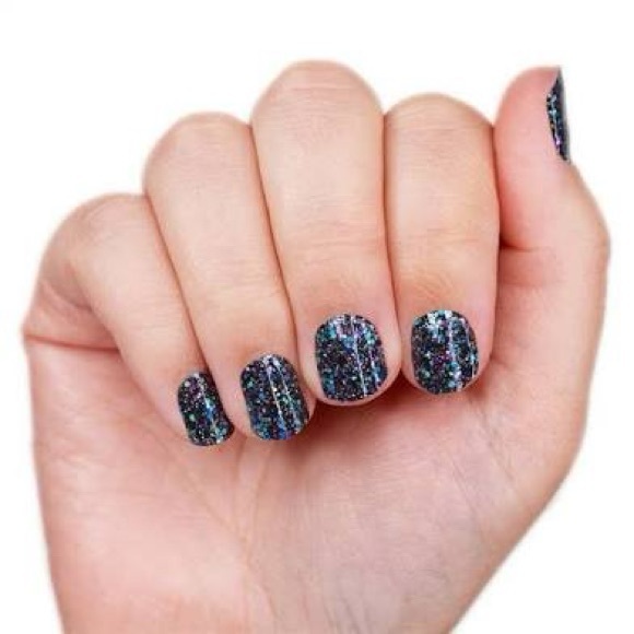 Color Street RETIRED Holidaze Glitter Nail set - Picture 6 of 10